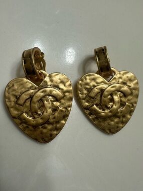 CHANEL Gold Heart CC Drop Earrings